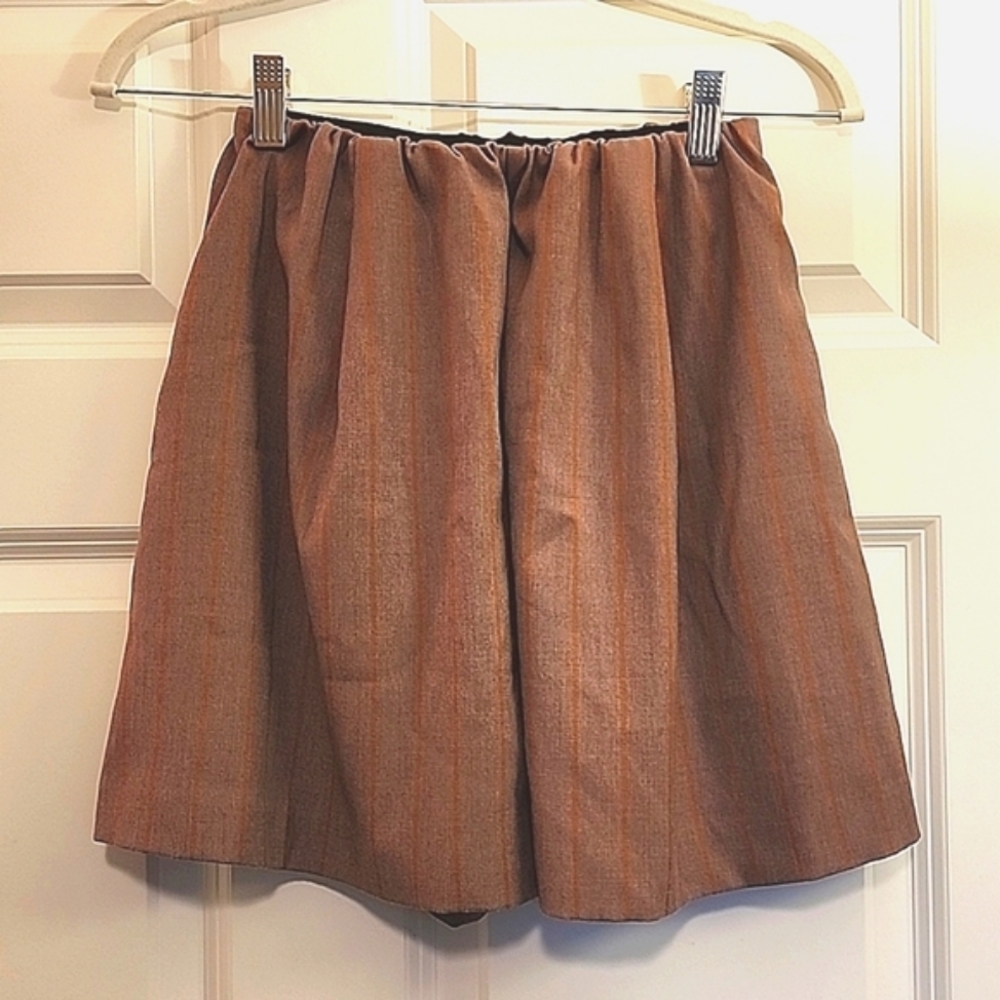 179/WG (Japanese brand) light brown and orange shorts, Japanese women's size 38